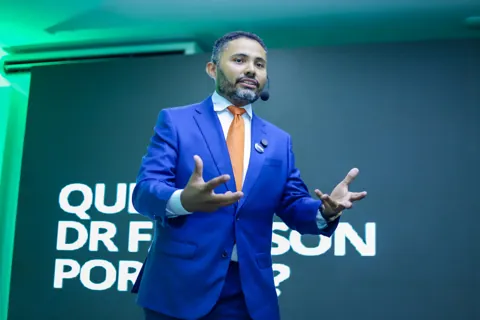 Dr. Fabilson Portela no palco